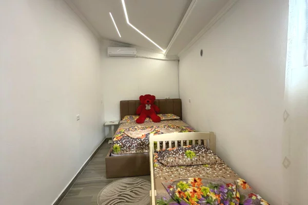Shtepi me qera Apartament ne Durres, 1+1, Mobilimi E mobiluar, Pagesa 30,000  Leke.