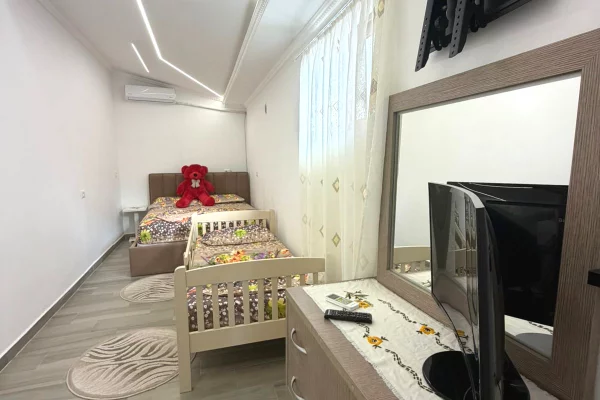 Shtepi me qera Apartament ne Durres, 1+1, Mobilimi E mobiluar, Pagesa 30,000  Leke.