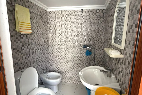 Shtepi me qera Apartament ne Durres, 1+1, Mobilimi E mobiluar, Pagesa 30,000  Leke.