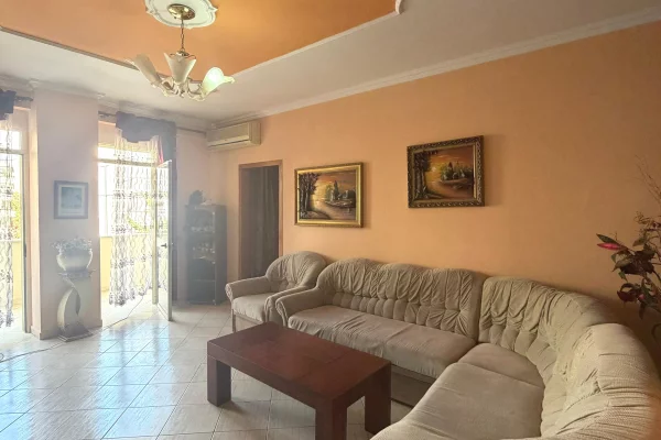 Jepet me qera, Apartament 2+1, Tek Hotel Horizonti – Plazh Iliria, Durrës.