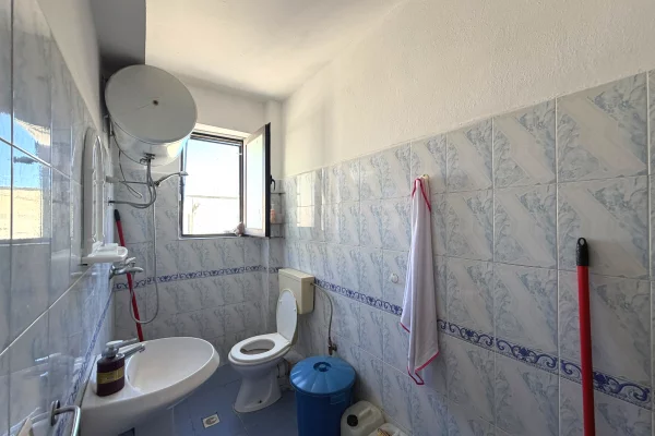 Shtepi me qera Apartament ne Durres, 1+1, Mobilimi E mobiluar, Pagesa 20,000  Leke.