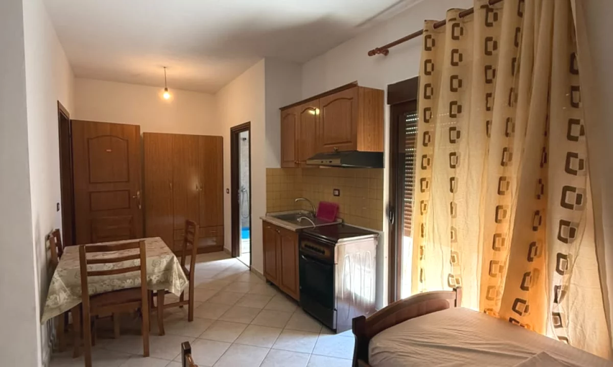 Shtepi me qera Apartament ne Durres, Garsoniere, Mobilimi E mobiluar, Pagesa 25,000  Leke.