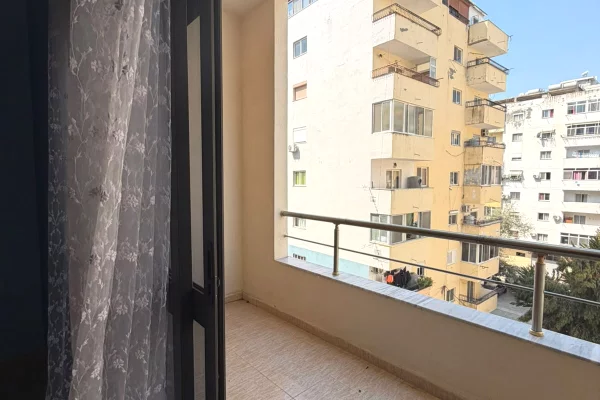 Shtepi me qera Apartament ne Durres, 1+1, Mobilimi E mobiluar, Pagesa 40,000  Leke.