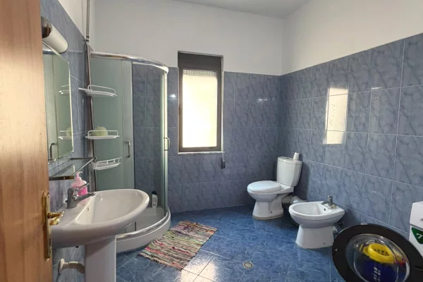 Shtepi me qera Apartament ne Durres, 1+1, Mobilimi E mobiluar, Pagesa 40,000  Leke.