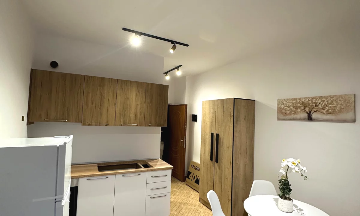 Shtepi ne shitje Apartament ne Durres, Garsoniere, Mobilimi E mobiluar, Pagesa 43,500  Euro.