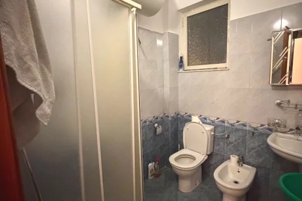 Shtepi me qera Apartament ne Durres, 2+1, Mobilimi E mobiluar, Pagesa 40,000  Leke.