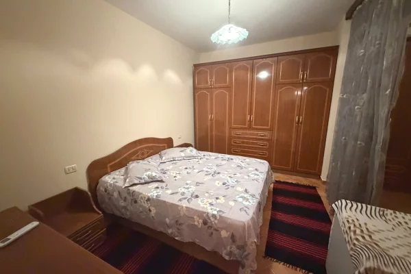 Shtepi me qera Apartament ne Durres, 2+1, Mobilimi E mobiluar, Pagesa 40,000  Leke.