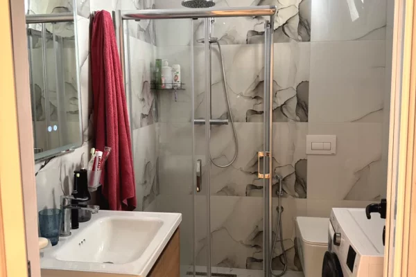 Shtepi me qera Apartament ne Durres, 1+1, Mobilimi E mobiluar, Pagesa 38,000  Leke.