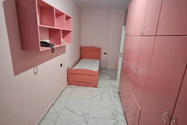 Shtepi me qera Apartament ne Durres, 2+1, Mobilimi E mobiluar, Pagesa 40,000  Leke.