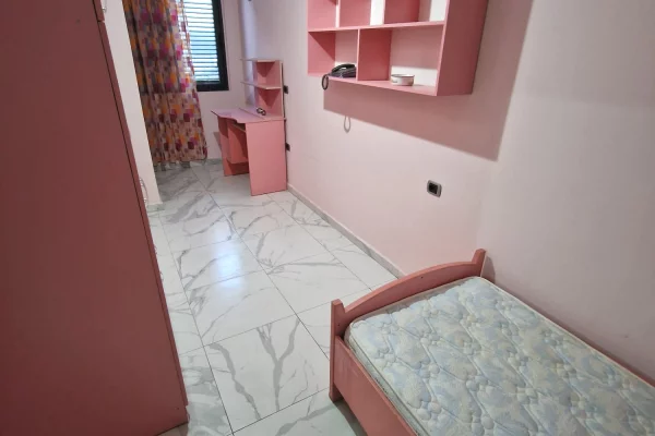 Shtepi me qera Apartament ne Durres, 2+1, Mobilimi E mobiluar, Pagesa 40,000  Leke.