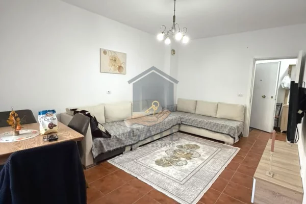 Shtepi me qera Apartament ne Durres, 1+1, Mobilimi E mobiluar, Pagesa 35,000  Leke.