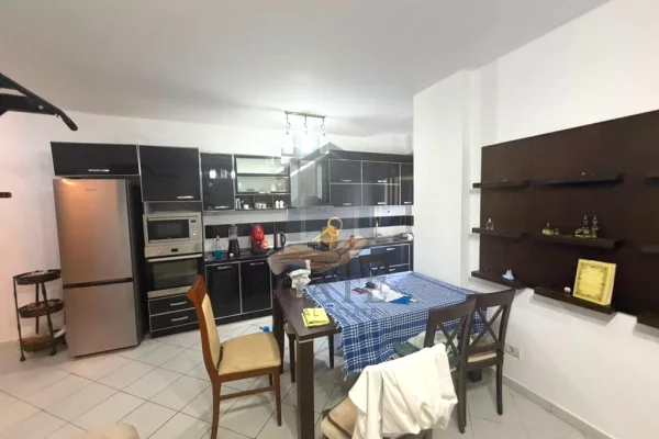 Shtepi ne shitje Apartament ne Durres, 2+1, Mobilimi E mobiluar, Pagesa 80,000  Euro.