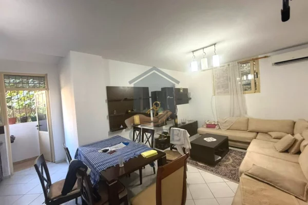 Shtepi ne shitje Apartament ne Durres, 2+1, Mobilimi E mobiluar, Pagesa 80,000  Euro.