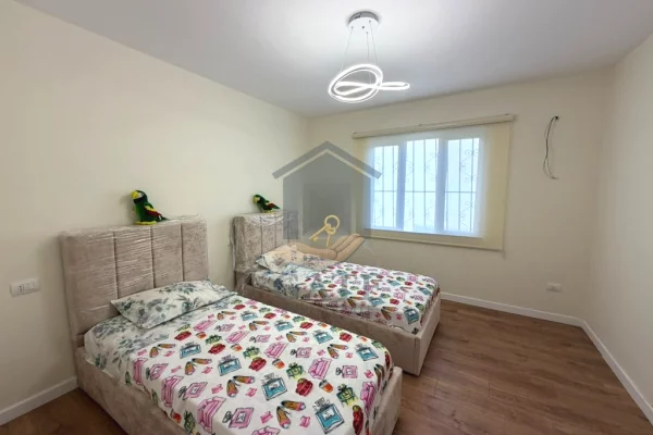 Shtepi ne shitje Apartament ne Durres, 2+1, Mobilimi E mobiluar, Pagesa 113,000  Euro.