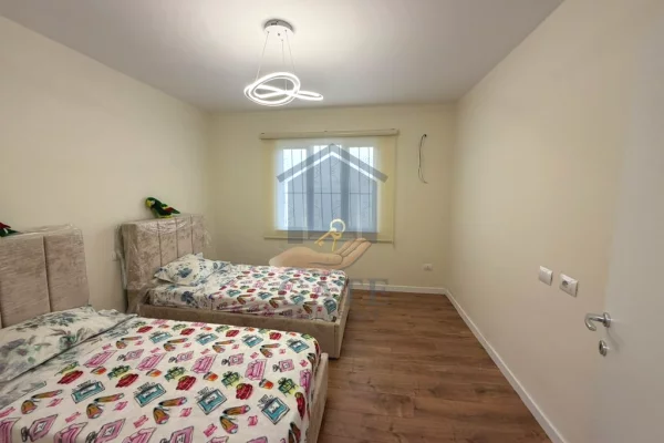 Shtepi ne shitje Apartament ne Durres, 2+1, Mobilimi E mobiluar, Pagesa 113,000  Euro.