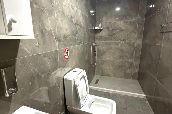 Shtepi me qera Apartament ne Durres, Garsoniere, Mobilimi E mobiluar, Pagesa 25,000  Leke.