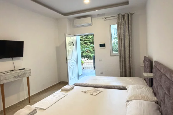 Shtepi me qera Apartament ne Durres, Garsoniere, Mobilimi E mobiluar, Pagesa 25,000  Leke.