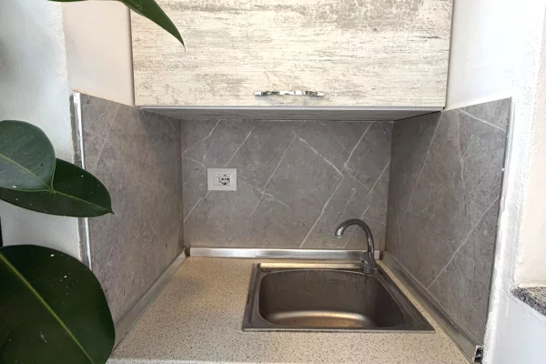 Shtepi me qera Apartament ne Durres, Garsoniere, Mobilimi E mobiluar, Pagesa 25,000  Leke.