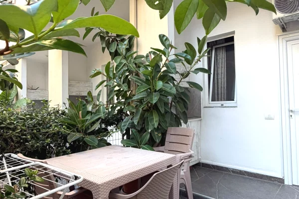 Shtepi me qera Apartament ne Durres, Garsoniere, Mobilimi E mobiluar, Pagesa 25,000  Leke.