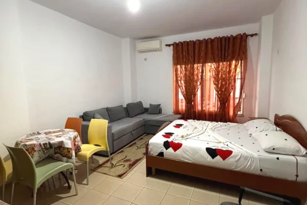 Shtepi me qera Apartament ne Durres, Garsoniere, Mobilimi E mobiluar, Pagesa 21,000  Leke.