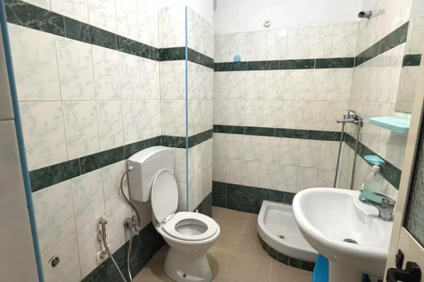 Shtepi me qera Apartament ne Durres, Garsoniere, Mobilimi E mobiluar, Pagesa 21,000  Leke.