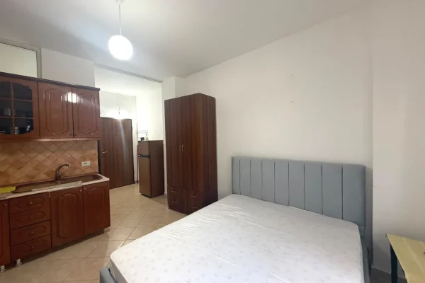 Shtepi me qera Apartament ne Durres, Garsoniere, Mobilimi E mobiluar, Pagesa 20,000  Leke.