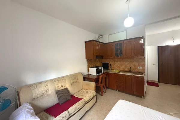 Shtepi me qera Apartament ne Durres, Garsoniere, Mobilimi E mobiluar, Pagesa 20,000  Leke.