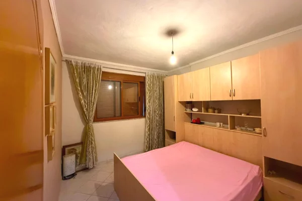 Shtepi me qera Apartament ne Durres, 1+1, Mobilimi E mobiluar, Pagesa 22,000  Leke.