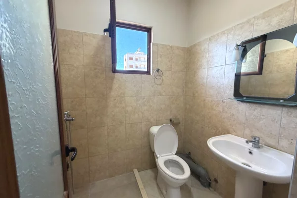 Shtepi me qera Apartament ne Durres, Garsoniere, Mobilimi E mobiluar, Pagesa 30,000  Leke.
