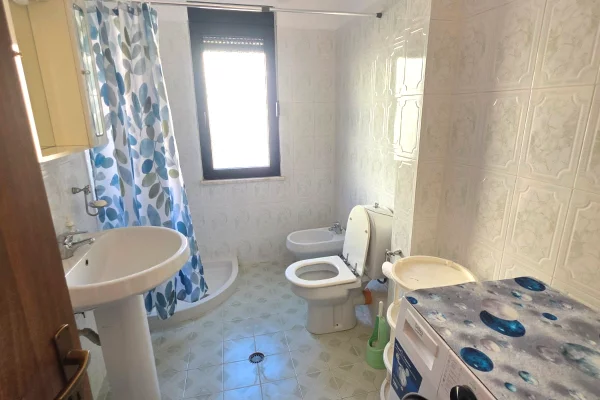Shtepi me qera Apartament ne Durres, 1+1, Mobilimi E mobiluar, Pagesa 40,000  Leke.