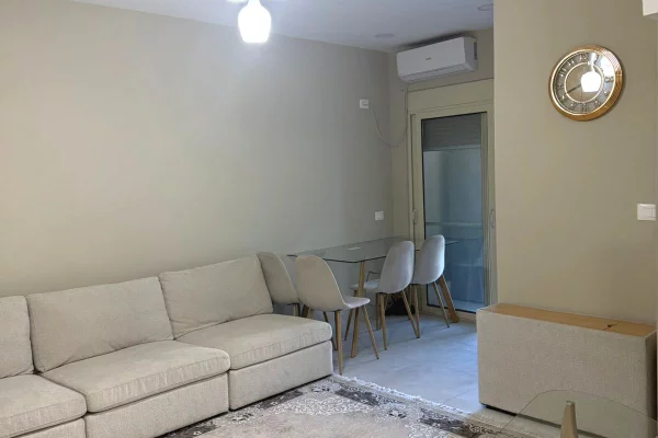 Shtepi me qera Apartament ne Durres, 1+1, Mobilimi E mobiluar, Pagesa 30,000  Leke.