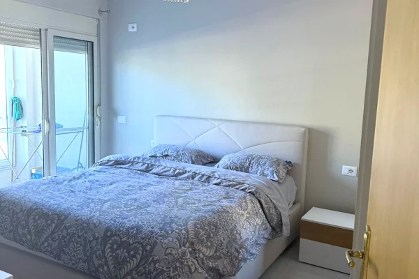 Shtepi me qera Apartament ne Durres, 1+1, Mobilimi E mobiluar, Pagesa 30,000  Leke.