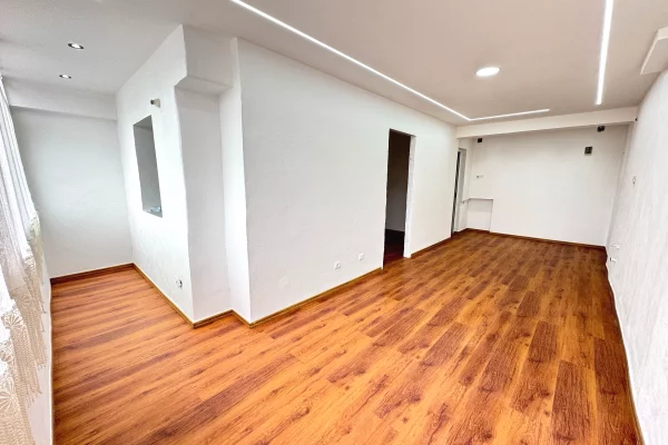 Shtepi ne shitje Apartament ne Durres, 1+1, Mobilimi Bosh, pa mobiluar, Pagesa 56,000  Euro.