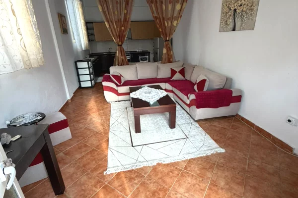 Shtepi me qera Shtepi Private ne Durres, 1+1, Mobilimi E mobiluar, Pagesa 25,000  Leke.