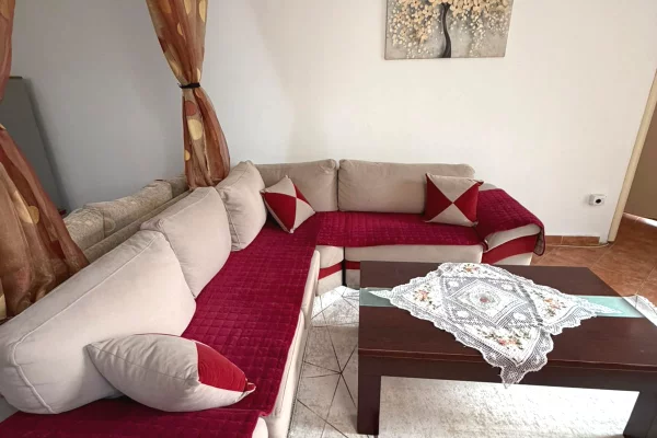 Shtepi me qera Shtepi Private ne Durres, 1+1, Mobilimi E mobiluar, Pagesa 25,000  Leke.