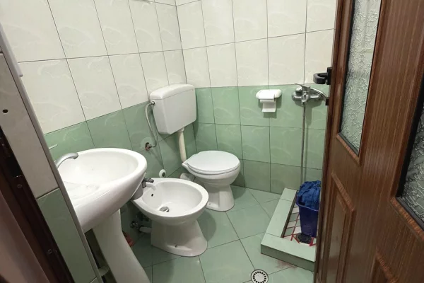 Shtepi me qera Shtepi Private ne Durres, 1+1, Mobilimi E mobiluar, Pagesa 25,000  Leke.