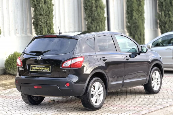 Makina ne shitje ne Durres, Nissan, 2012 Diesel,Kambio Manual Pagesa 630,000  Leke.