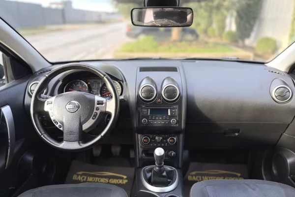 Makina ne shitje ne Durres, Nissan, 2012 Diesel,Kambio Manual Pagesa 630,000  Leke.