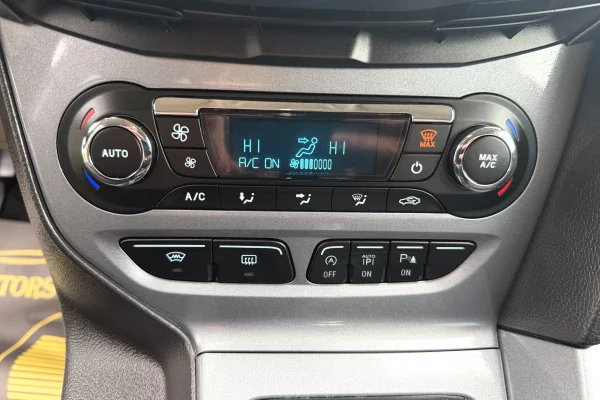 Makina ne shitje ne Durres, Ford, 2012 Diesel,Kambio Manual Pagesa 520,000  Leke.