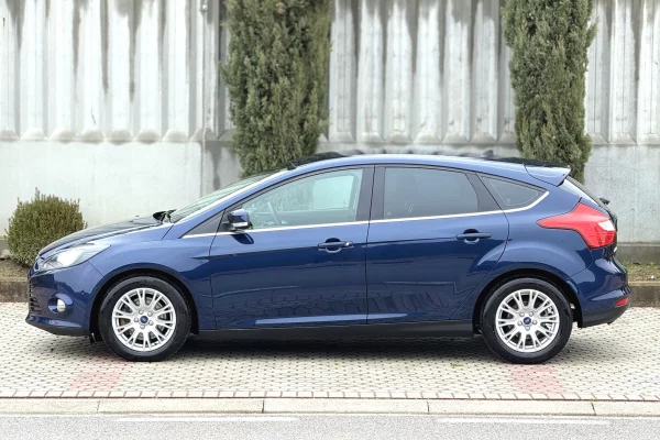 Makina ne shitje ne Durres, Ford, 2012 Diesel,Kambio Manual Pagesa 520,000  Leke.