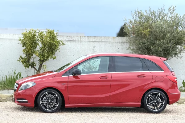 Makina ne shitje ne Durres, Mercedes-Benz, 2013 Diesel,Kambio Automatik Pagesa 900,000  Leke.