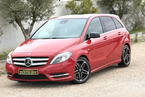 Makina ne shitje ne Durres, Mercedes-Benz, 2013 Diesel,Kambio Automatik Pagesa 900,000  Leke.