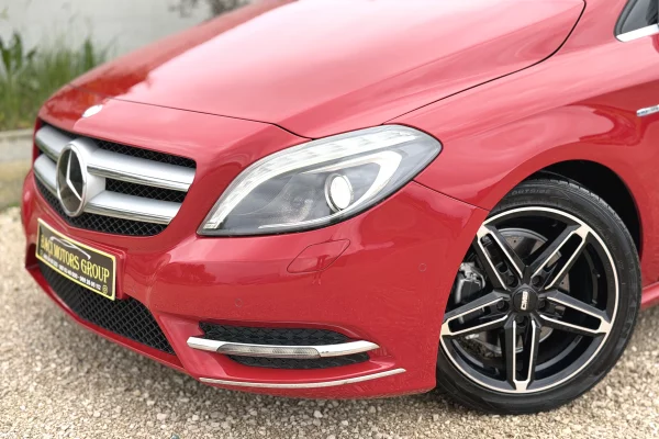 Makina ne shitje ne Durres, Mercedes-Benz, 2013 Diesel,Kambio Automatik Pagesa 900,000  Leke.