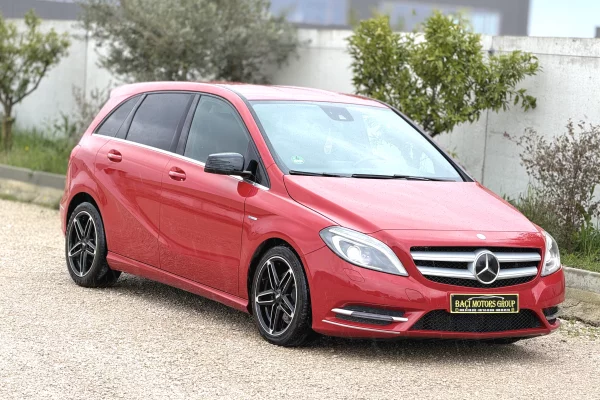 Makina ne shitje ne Durres, Mercedes-Benz, 2013 Diesel,Kambio Automatik Pagesa 900,000  Leke.