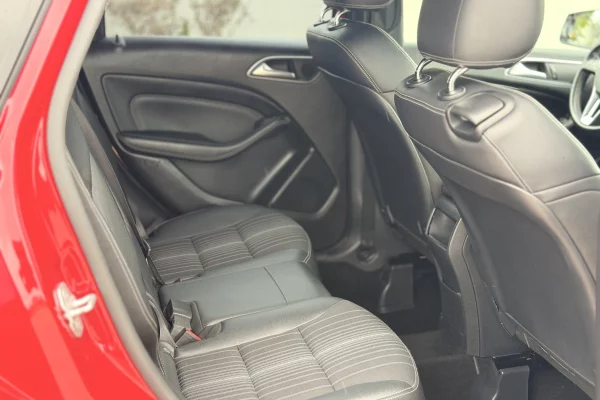 Makina ne shitje ne Durres, Mercedes-Benz, 2013 Diesel,Kambio Automatik Pagesa 900,000  Leke.