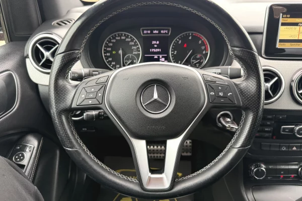 Makina ne shitje ne Durres, Mercedes-Benz, 2013 Diesel,Kambio Automatik Pagesa 900,000  Leke.