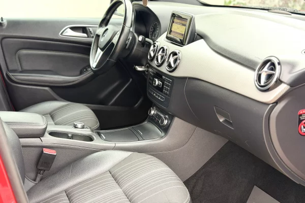 Makina ne shitje ne Durres, Mercedes-Benz, 2013 Diesel,Kambio Automatik Pagesa 900,000  Leke.