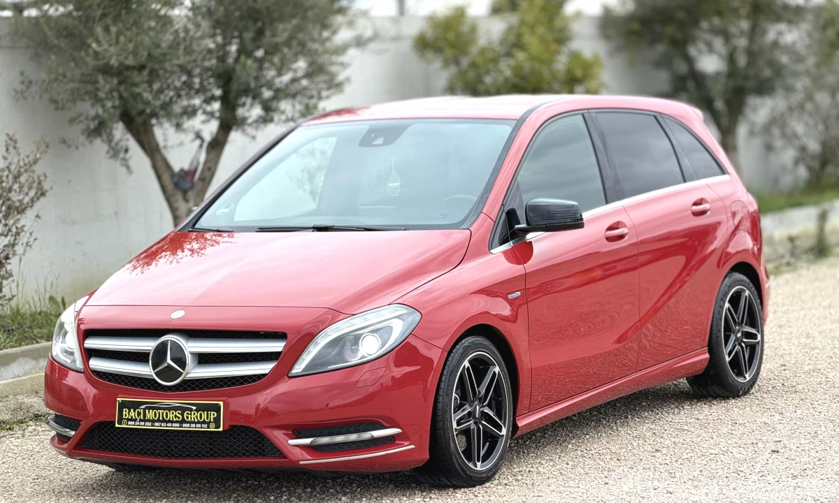 Makina ne shitje ne Durres, Mercedes-Benz, 2013 Diesel,Kambio Automatik Pagesa 900,000  Leke.