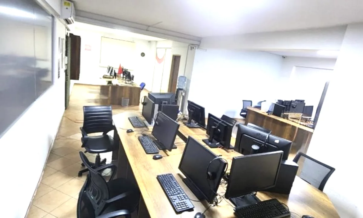 Ambient biznesi me Qira  Rruga Ndre Mjeda