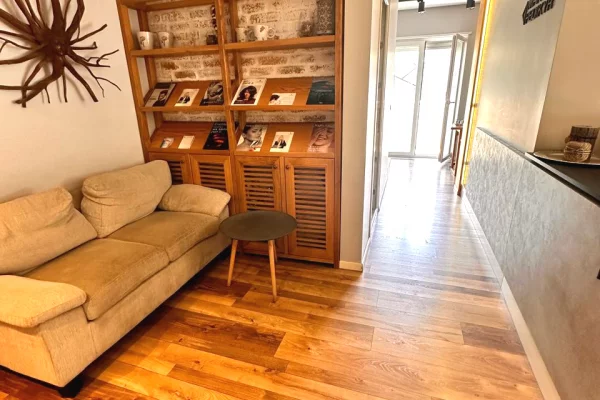 Don Bosko – Me Qira Ambient Biznesi (Parukeri / Estetike)